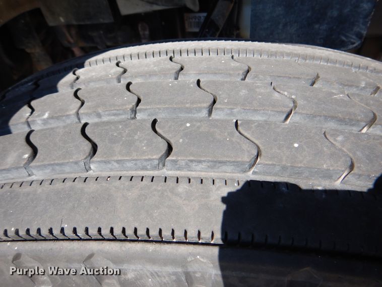 image for item KV9465 2018 Freightliner 114SD  roll-off container truck