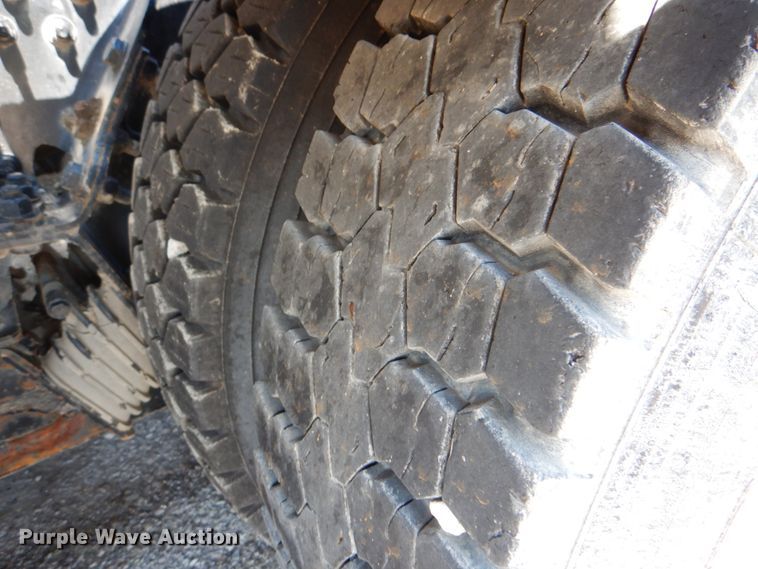 image for item KV9465 2018 Freightliner 114SD  roll-off container truck