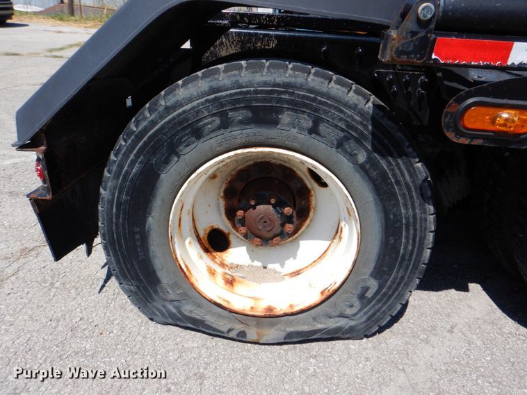 image for item KV9465 2018 Freightliner 114SD  roll-off container truck