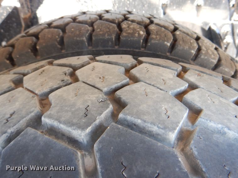 image for item KV9465 2018 Freightliner 114SD  roll-off container truck