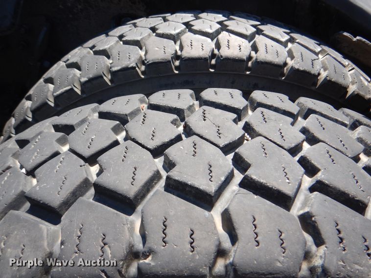 image for item KV9465 2018 Freightliner 114SD  roll-off container truck