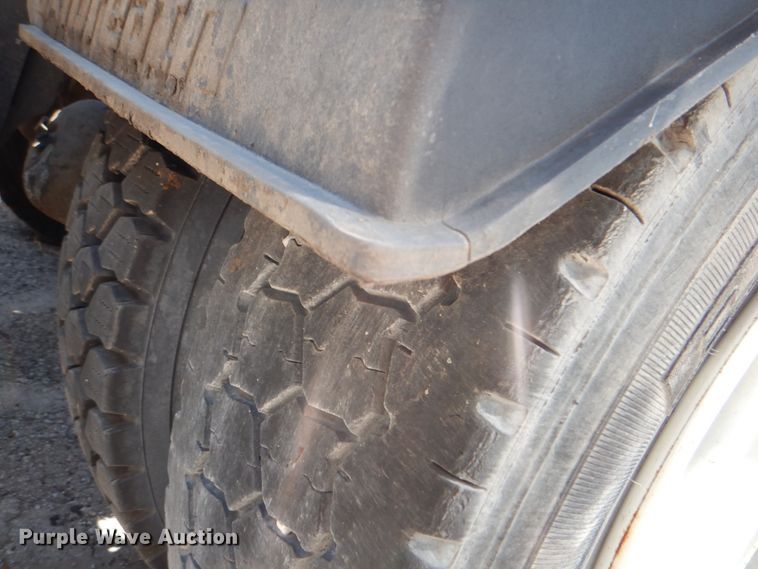 image for item KV9465 2018 Freightliner 114SD  roll-off container truck