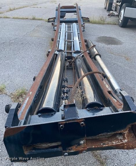 image for item KV9465 2018 Freightliner 114SD  roll-off container truck