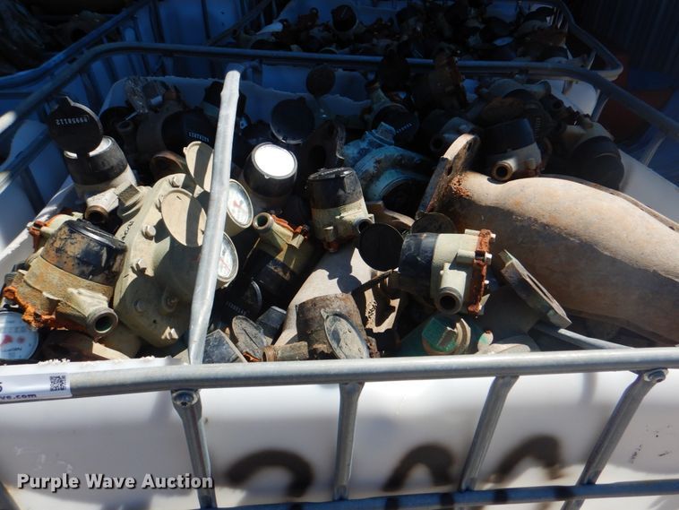 image for item KV9485 (21) totes of meters