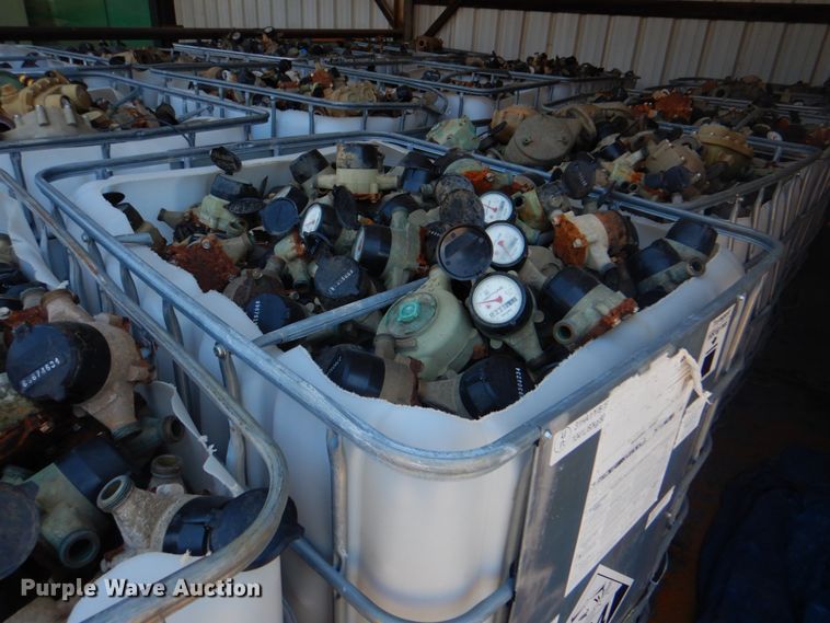 image for item KV9485 (21) totes of meters