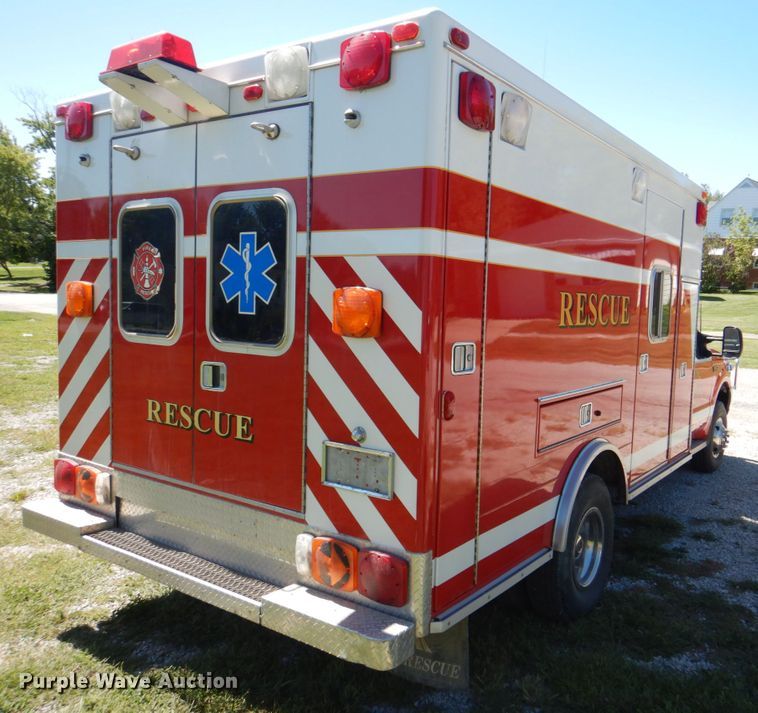image for item KX9415 1999 Ford F350 Super Duty XLT  ambulance