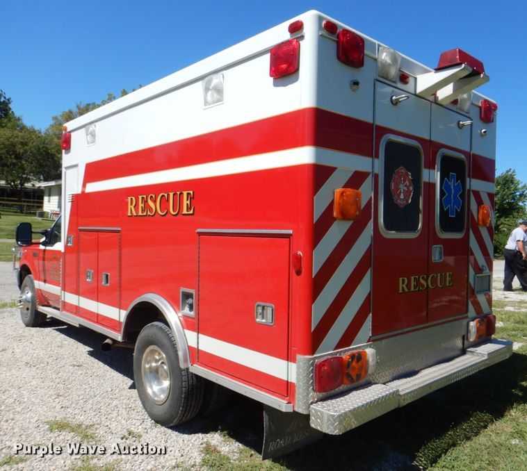 image for item KX9415 1999 Ford F350 Super Duty XLT  ambulance