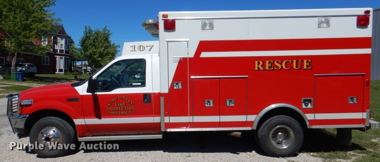 image for item KX9415 1999 Ford F350 Super Duty XLT  ambulance