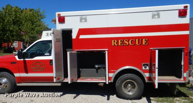 image for item KX9415 1999 Ford F350 Super Duty XLT  ambulance