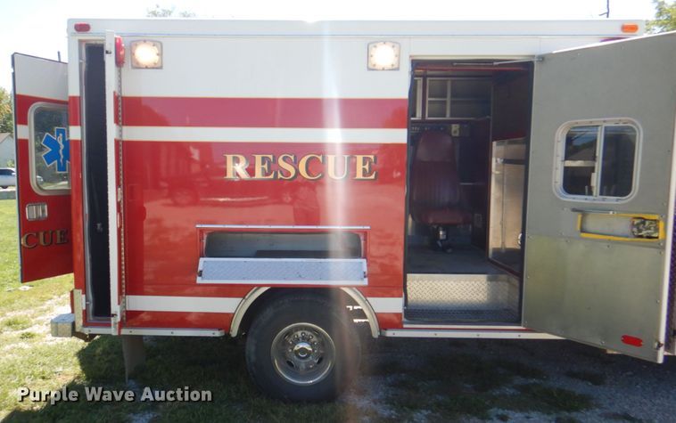 image for item KX9415 1999 Ford F350 Super Duty XLT  ambulance