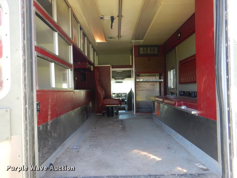 image for item KX9415 1999 Ford F350 Super Duty XLT  ambulance