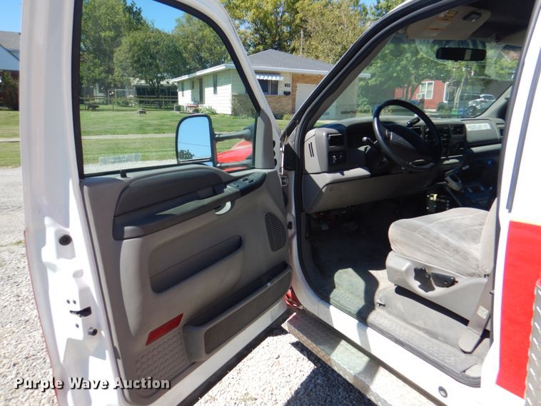 image for item KX9415 1999 Ford F350 Super Duty XLT  ambulance