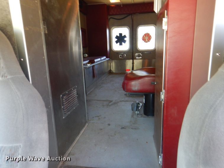 image for item KX9415 1999 Ford F350 Super Duty XLT  ambulance