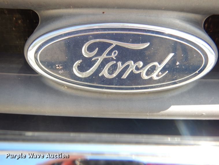 image for item KX9415 1999 Ford F350 Super Duty XLT  ambulance