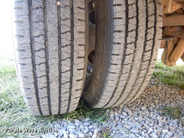 image for item KX9415 1999 Ford F350 Super Duty XLT  ambulance