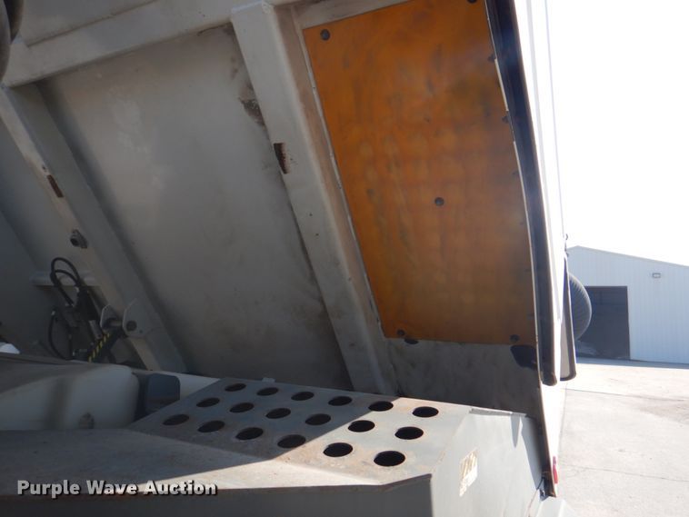 image for item KX9433 2015 Freightliner Business Class M2  street sweeper truck