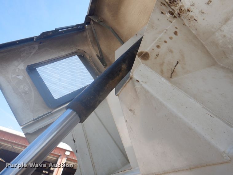 image for item KX9433 2015 Freightliner Business Class M2  street sweeper truck