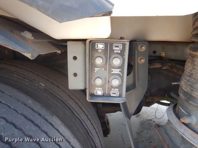 image for item KX9433 2015 Freightliner Business Class M2  street sweeper truck