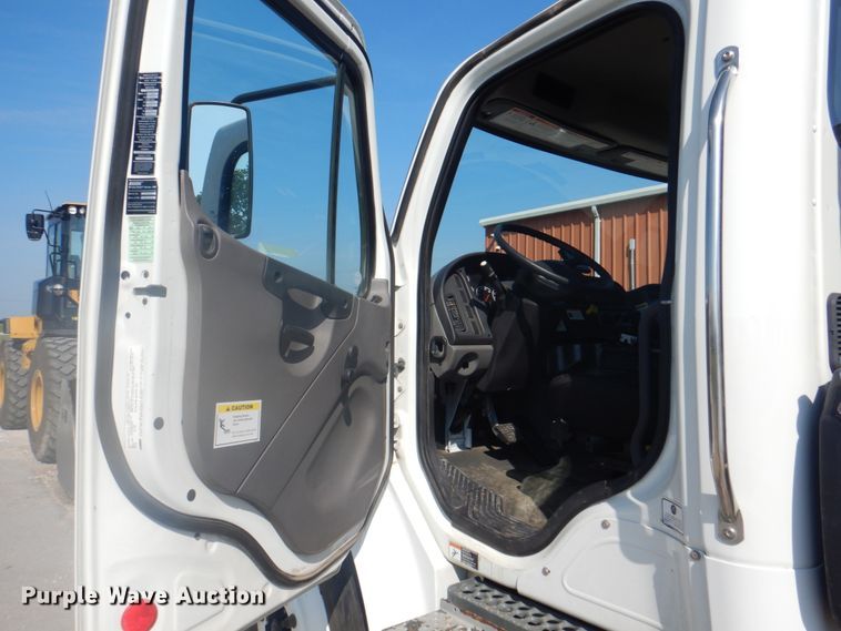 image for item KX9433 2015 Freightliner Business Class M2  street sweeper truck