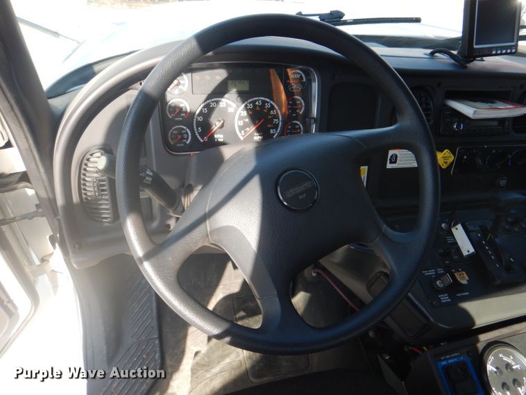 image for item KX9433 2015 Freightliner Business Class M2  street sweeper truck