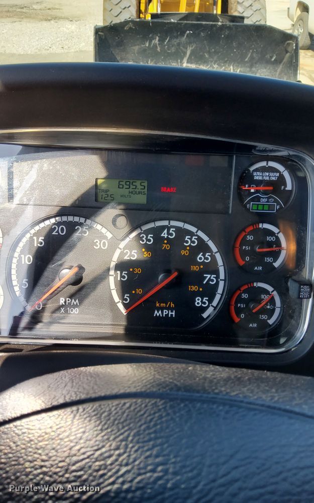 image for item KX9433 2015 Freightliner Business Class M2  street sweeper truck