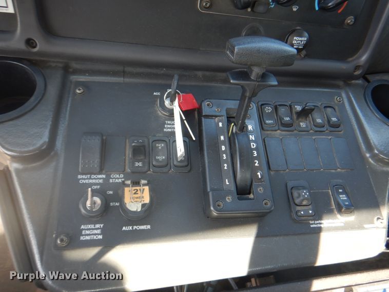 image for item KX9433 2015 Freightliner Business Class M2  street sweeper truck