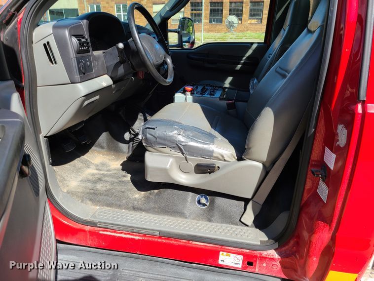 image for item L1266 2005 Ford F550 Super Duty  pumper fire truck