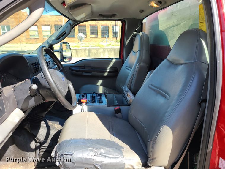 image for item L1266 2005 Ford F550 Super Duty  pumper fire truck