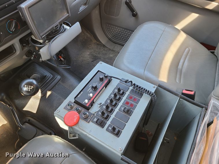 image for item L1266 2005 Ford F550 Super Duty  pumper fire truck