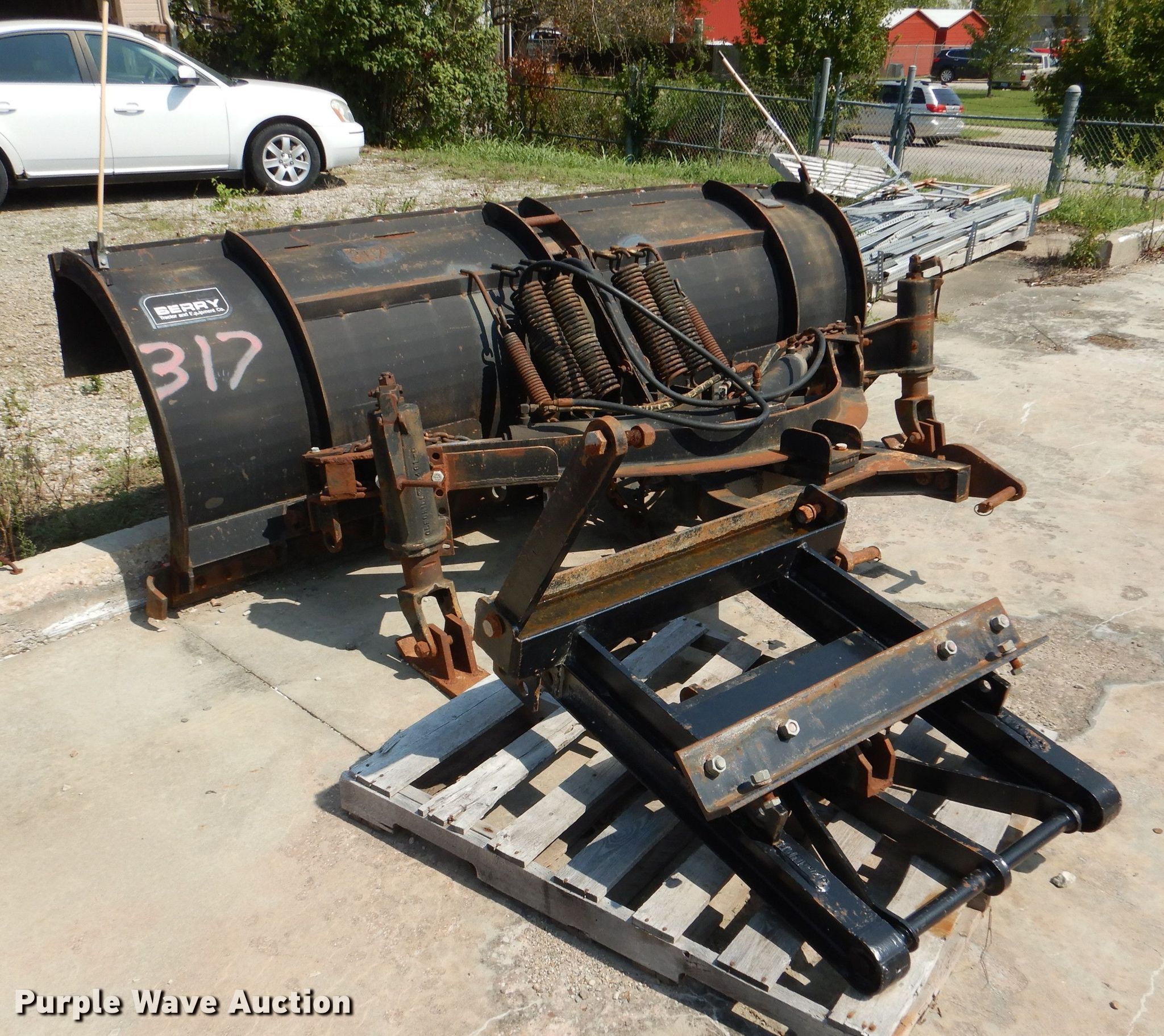 Gledhill 10'W snow plow in Lawrence, KS Item DM1488 sold Purple Wave