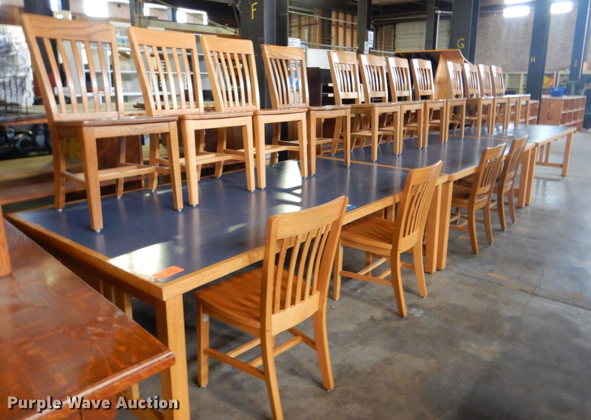 Furniture in Tulsa, OK Item KV9436 sold Purple Wave