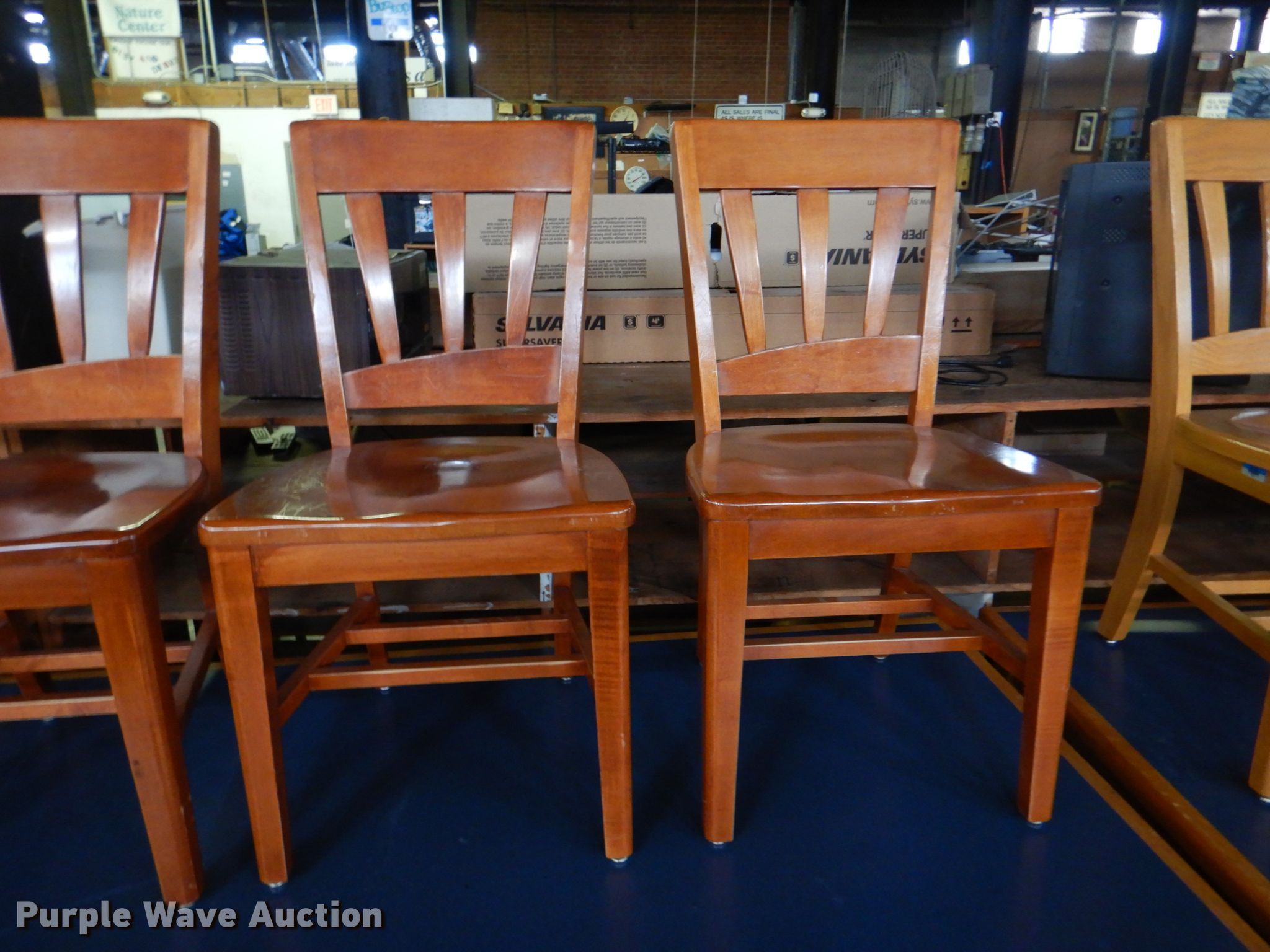 Furniture in Tulsa, OK Item KV9438 sold Purple Wave