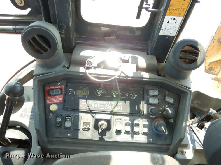 image for item DG0898 2005 John Deere 310SG  backhoe