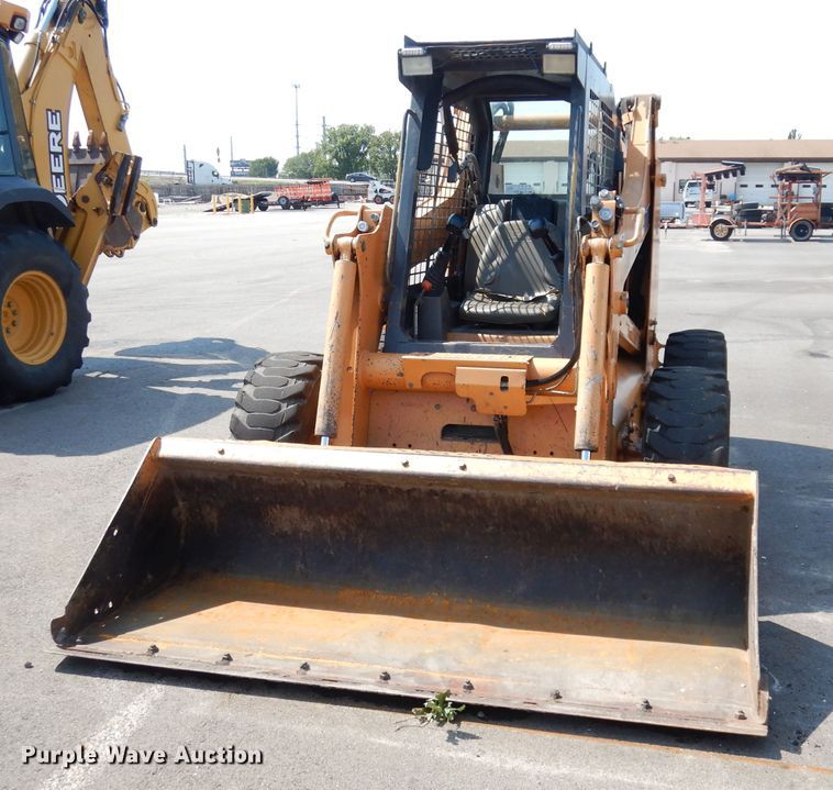 image for item DG0899 Case 465  skid steer loader