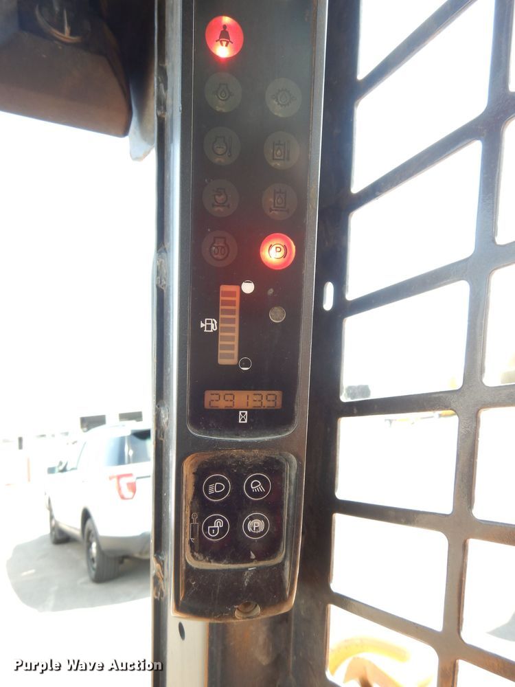 image for item DG0899 Case 465  skid steer loader