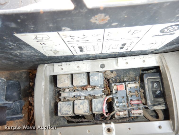 image for item DG0899 Case 465  skid steer loader