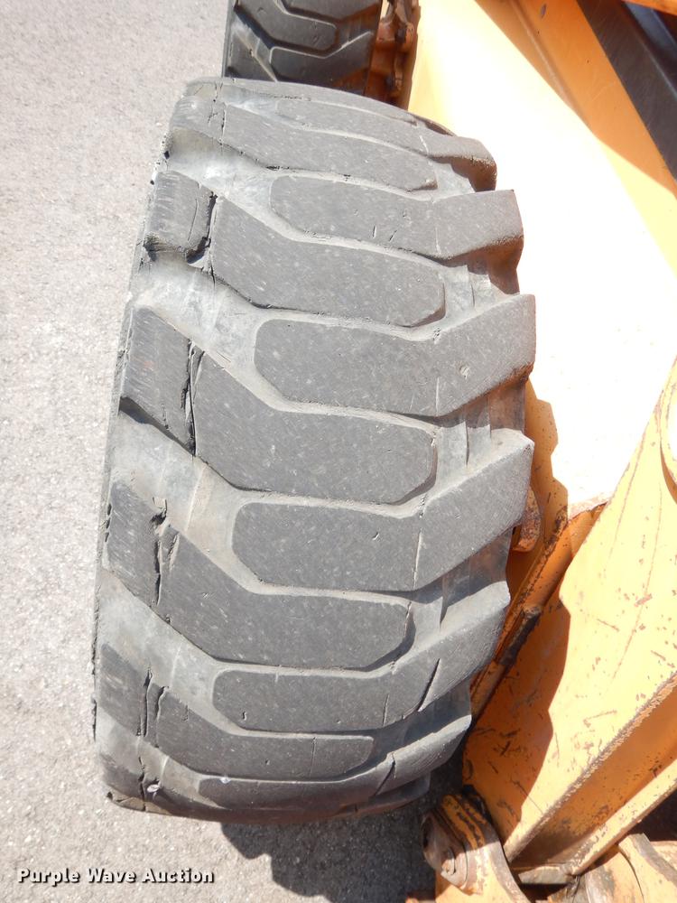 image for item DG0899 Case 465  skid steer loader