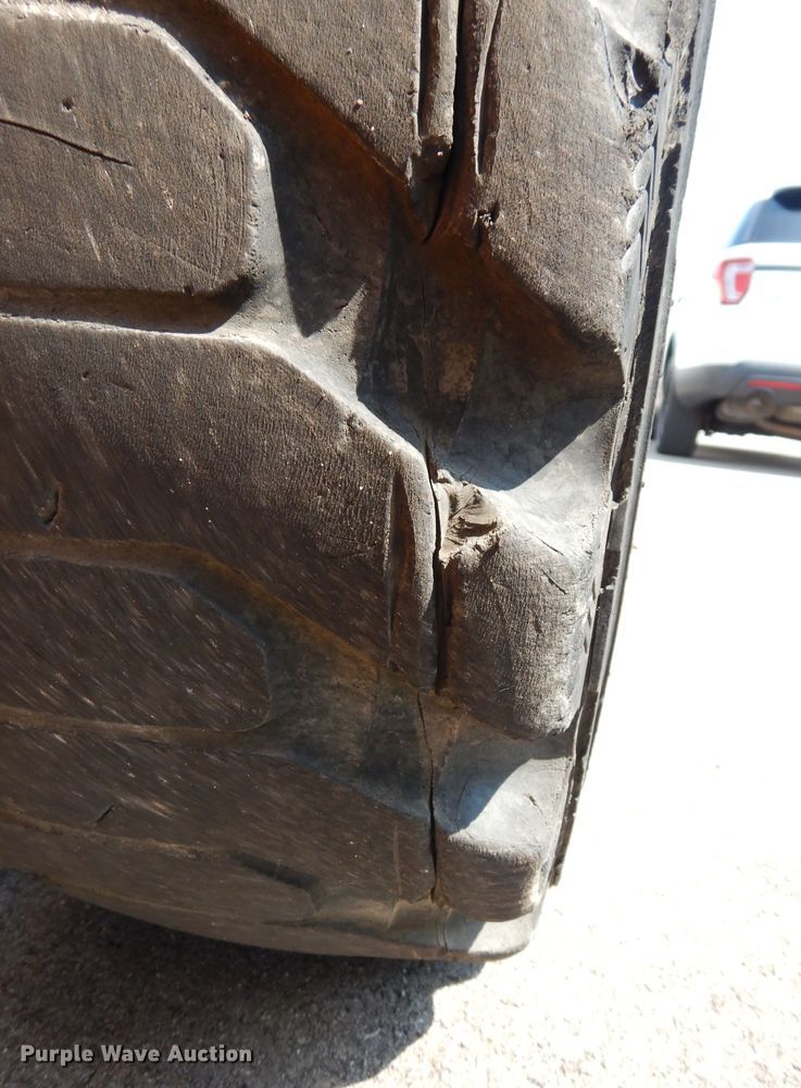 image for item DG0899 Case 465  skid steer loader