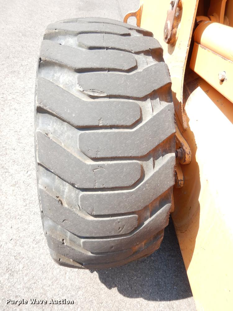 image for item DG0899 Case 465  skid steer loader