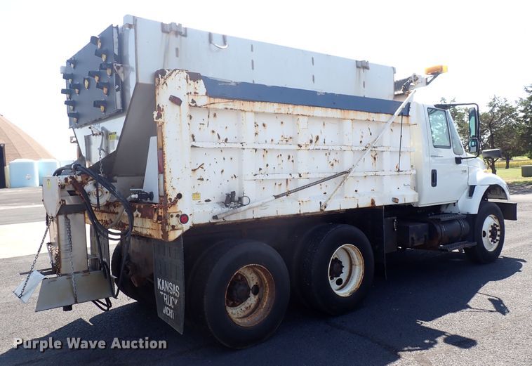 image for item DN2017 2004 International 7400  dump truck