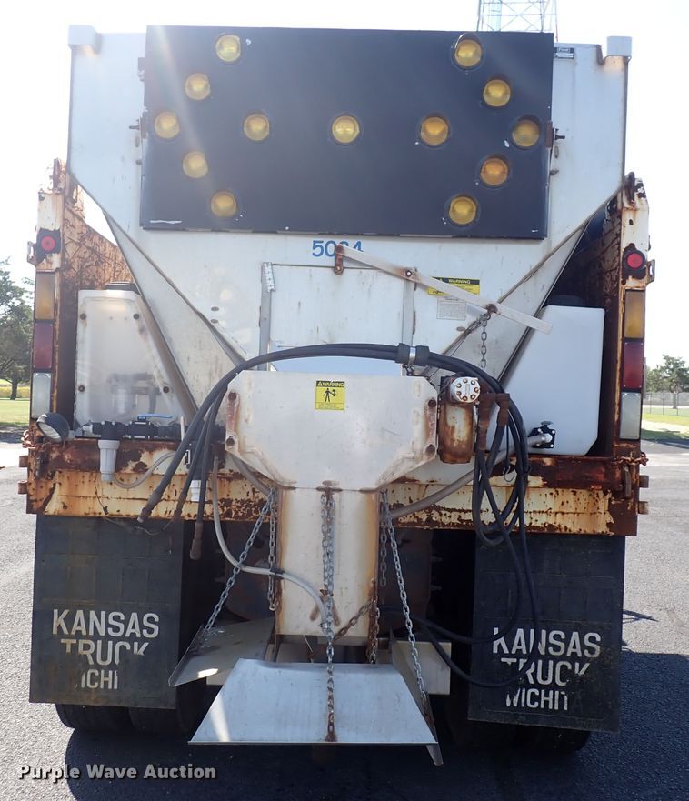 image for item DN2017 2004 International 7400  dump truck