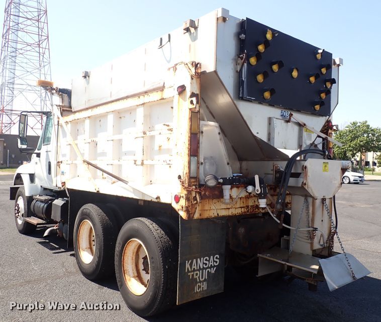 image for item DN2017 2004 International 7400  dump truck