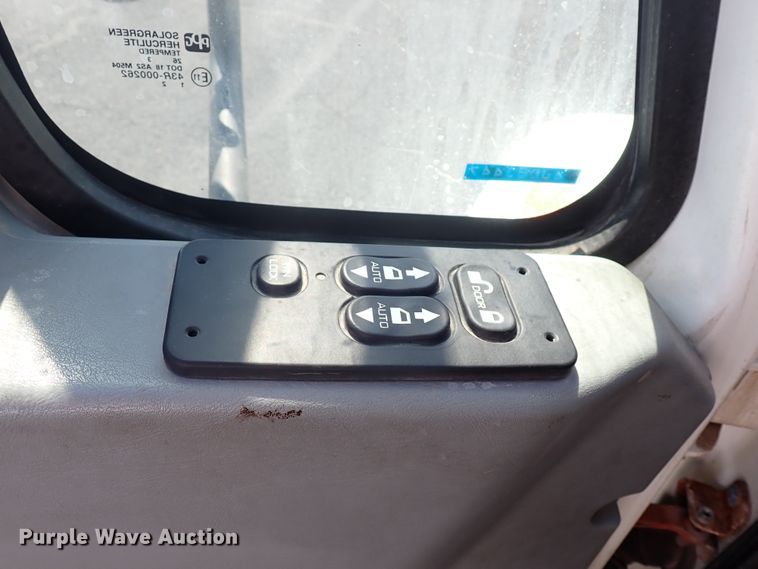 image for item DN2017 2004 International 7400  dump truck