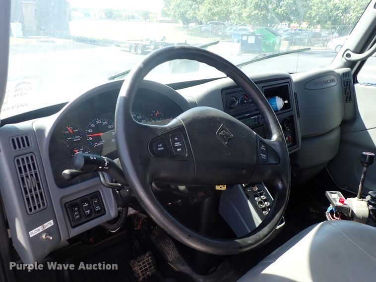 image for item DN2017 2004 International 7400  dump truck