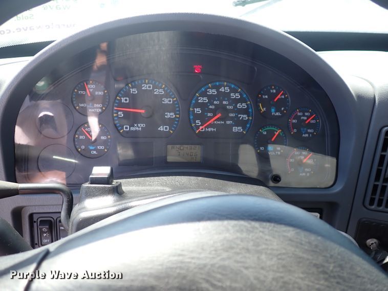 image for item DN2017 2004 International 7400  dump truck