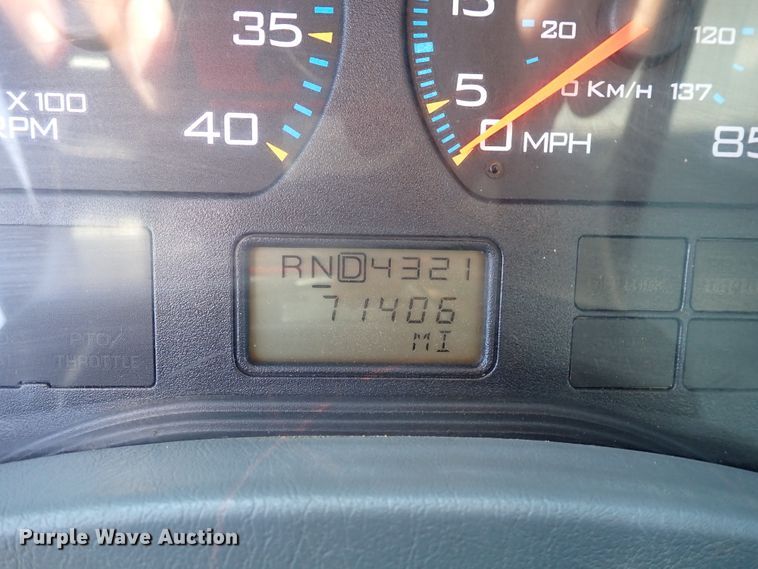 image for item DN2017 2004 International 7400  dump truck