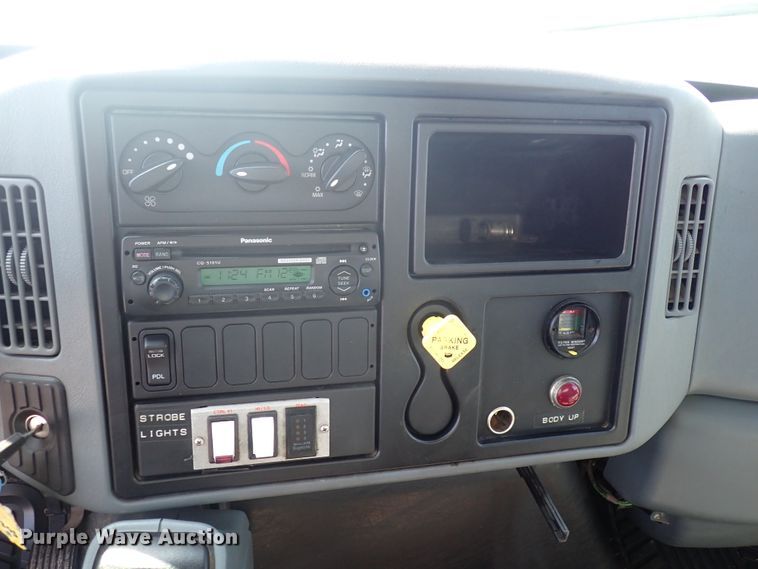 image for item DN2017 2004 International 7400  dump truck