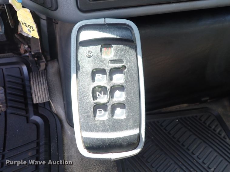 image for item DN2017 2004 International 7400  dump truck