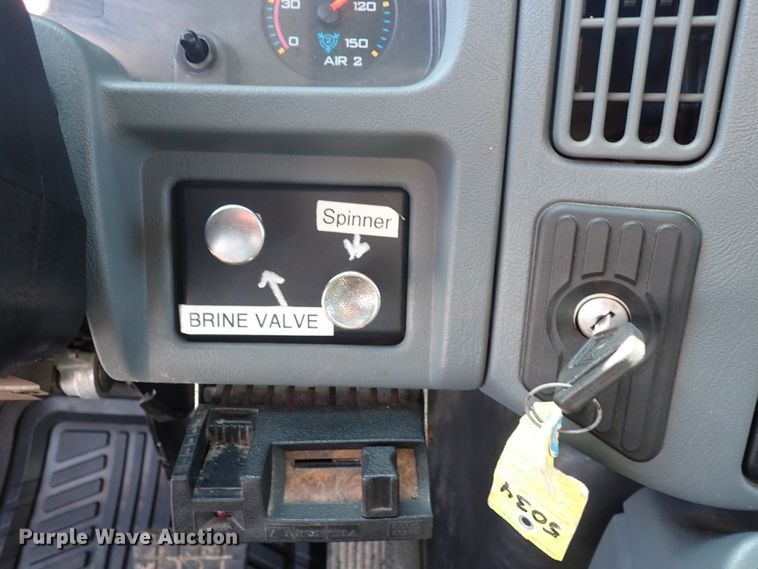 image for item DN2017 2004 International 7400  dump truck