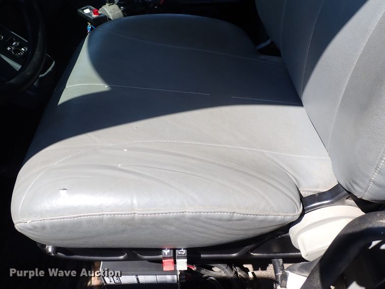 image for item DN2017 2004 International 7400  dump truck